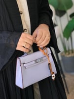 حقيبة نسائية مع تعليقة