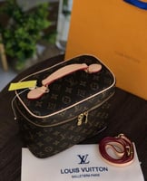 حقيبة LV ميك اب وعطور