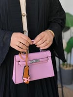 حقيبة نسائية مع تعليقة