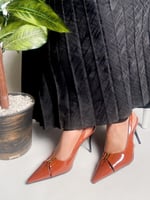 كعب نسائي سان لوران