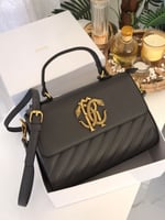 حقيبة يد نسائية