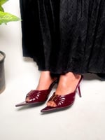 كعب سان لوران نسائي جلد لامع