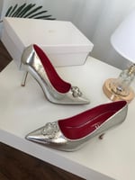 كعب نسائي انيق