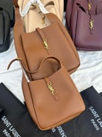 شنطة توت باق من سان لوران