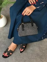 طقم نسائي مميز وأنيق