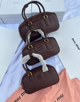 شنطة ميو ميو تشوكليت