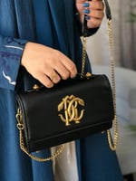 شنطة نسائية بتصميم مميز