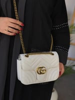 شنطة نسائية بتصميم أنيق