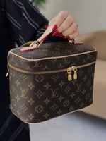 حقيبة LV ميك اب وعطور