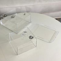 تقديمة اكريلك بغطاء