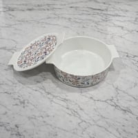 صينية فرن بنقش مميز