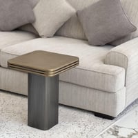 طاولة معدن بشكل مميز