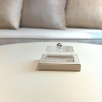 تقديمة اكريلك بقاعة جلد