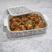 صينية فرن بنقش مميز