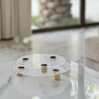 تقديمة اكريلك بقاعدة رخام ترافنتينو