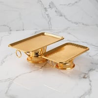 تقديمة بقاعدة لون ذهبي