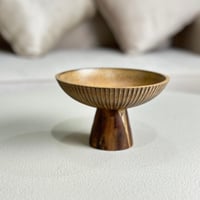 تقديمة خشبية مميزة