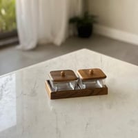 طقم علبة زجاج بغطاء خشبي