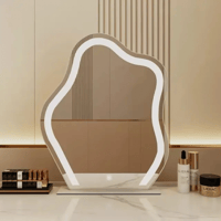 مراية بحواف مضيئة