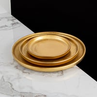 صحن تقديم ذهبي