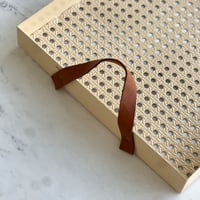 صينيه حديد بمسكة جلد