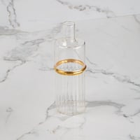 فازة زجاج بحزام ذهبي