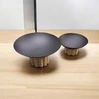 تقديمة معدن بقاعدة ترافنتينو