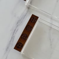 صينية تقديم اكريلك بمسكة خشب