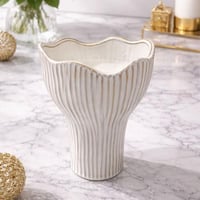 تحفة سيراميك بشكل مميز