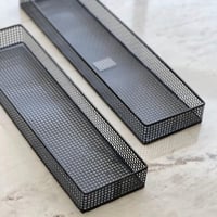 صينية تقديم معدن اسود