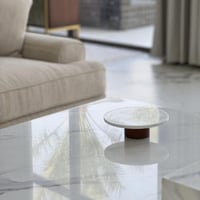 تقديمة رخام بقاعدة خشب