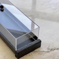 تقديمة معدن اسود بغطاء اكريلك