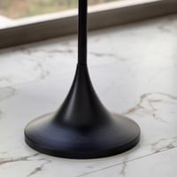 طاولة خشب بقاعدة معدن مميزة