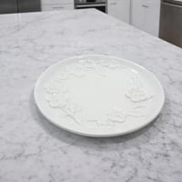 صحن تقديم سيراميك بنقشة مميزة