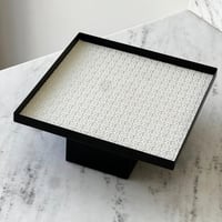 تقديمة معدن بطبقة جلد