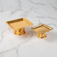 تقديمة بقاعدة لون ذهبي