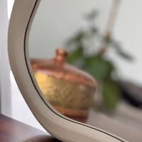 مرايا بحواف خشبية ابيض