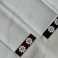 صينية تقديم اكريلك بمسكة خشب