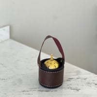 مبخرة بمسكة جلد