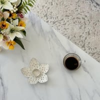 حامل شمع معدن بشكل مميز