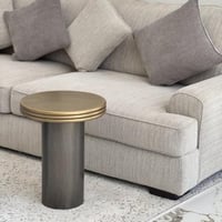 طاولة معدن بشكل مميز