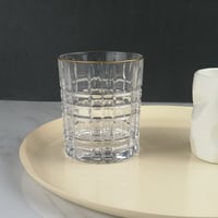 كوب زجاج بحواف ذهبية