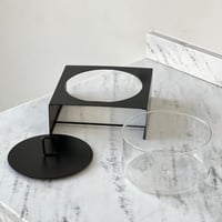 تقديمة زجاج بقاعدة