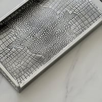 صينية تقديم معدن بلون فضي