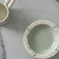 كوب سيراميك مع قاعدة