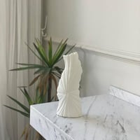 فازة سيراميك بشكل مميز