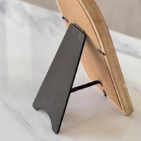 مرايا بحواف خشبية