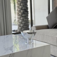 تقديمة معدن بقاعدة