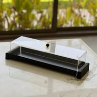 تقديمة معدن اسود بغطاء اكريلك