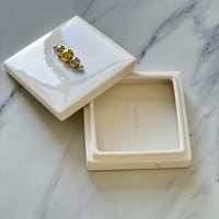 تقديمة بغطاء سيراميك